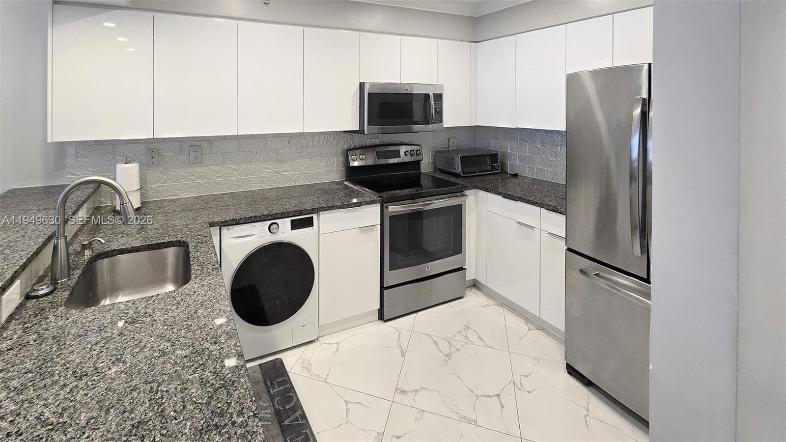 2501 S Ocean Dr 503 photo 3