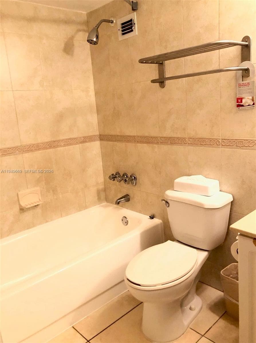 19201 Collins Ave 823 photo 13