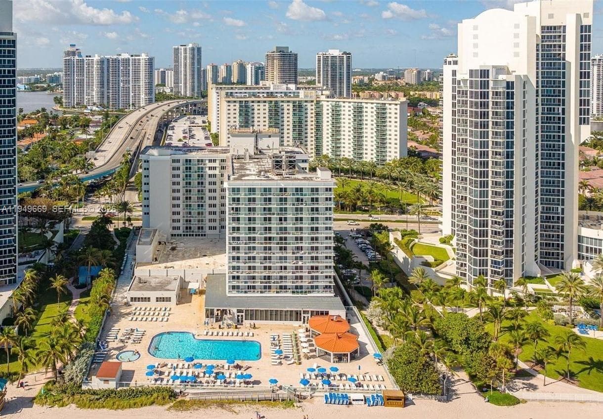 19201 Collins Ave 823 photo 1