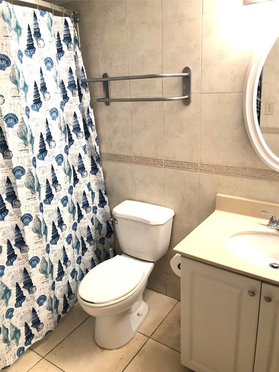 19201 Collins Ave 823 photo 9