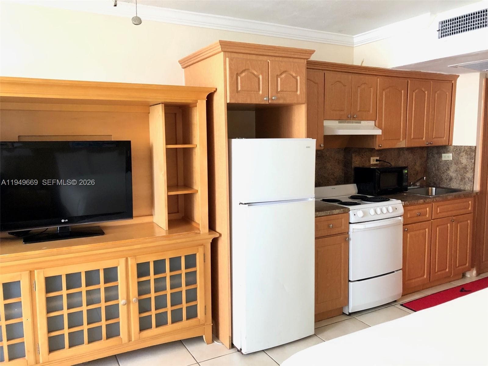 19201 Collins Ave 823 photo 10