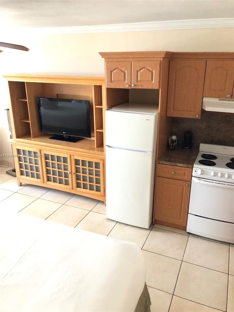 19201 Collins Ave 823 photo 14