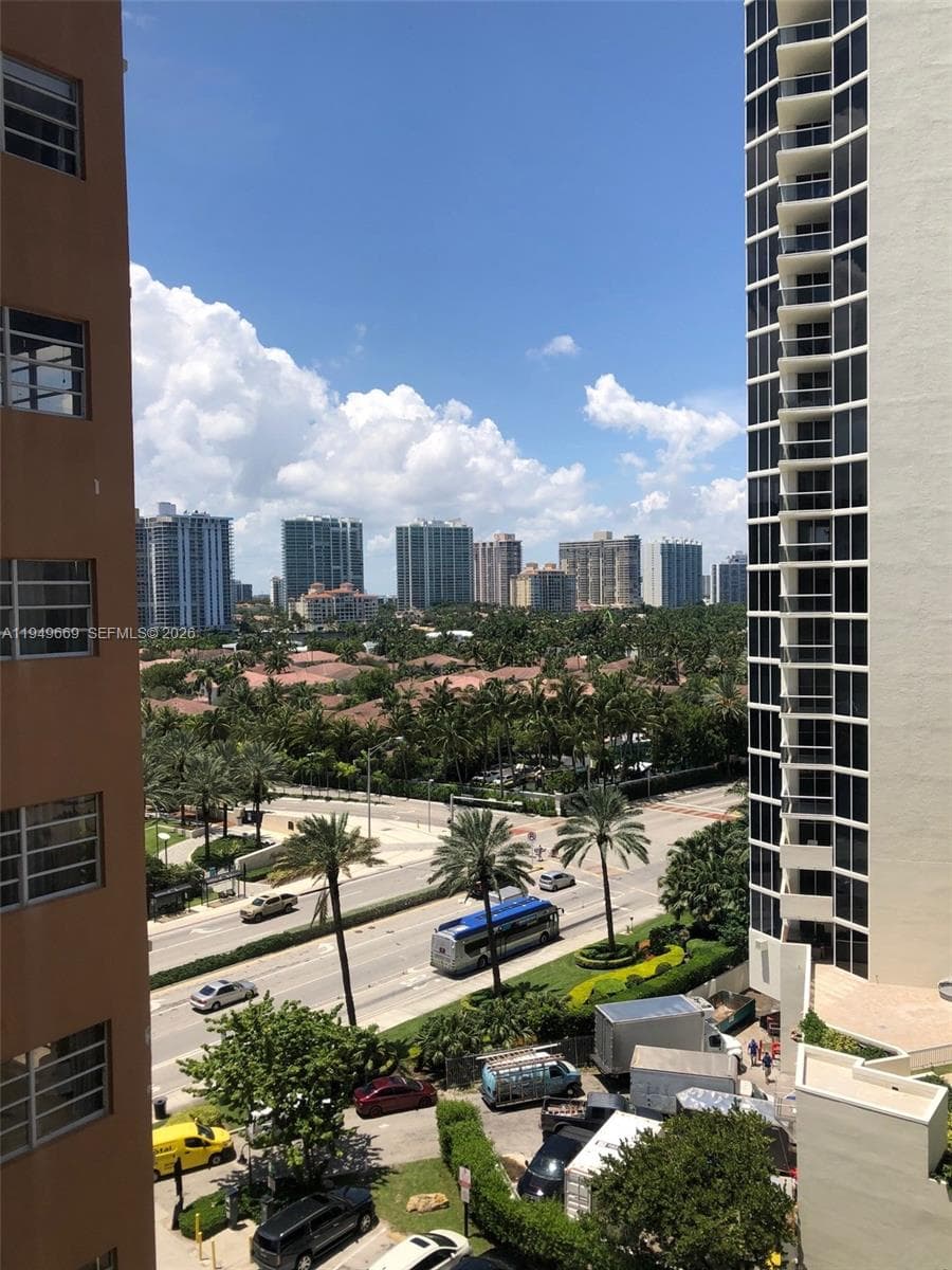 19201 Collins Ave 823 photo 15