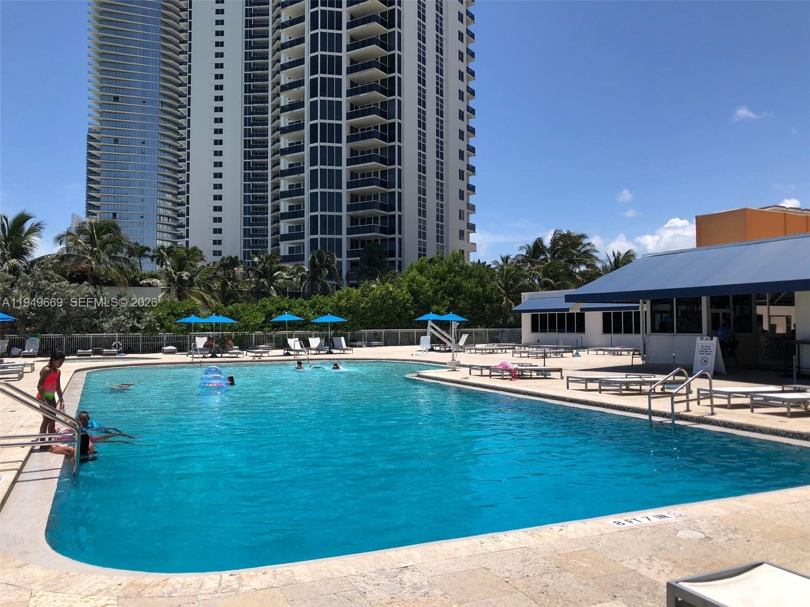 19201 Collins Ave 823 photo 19