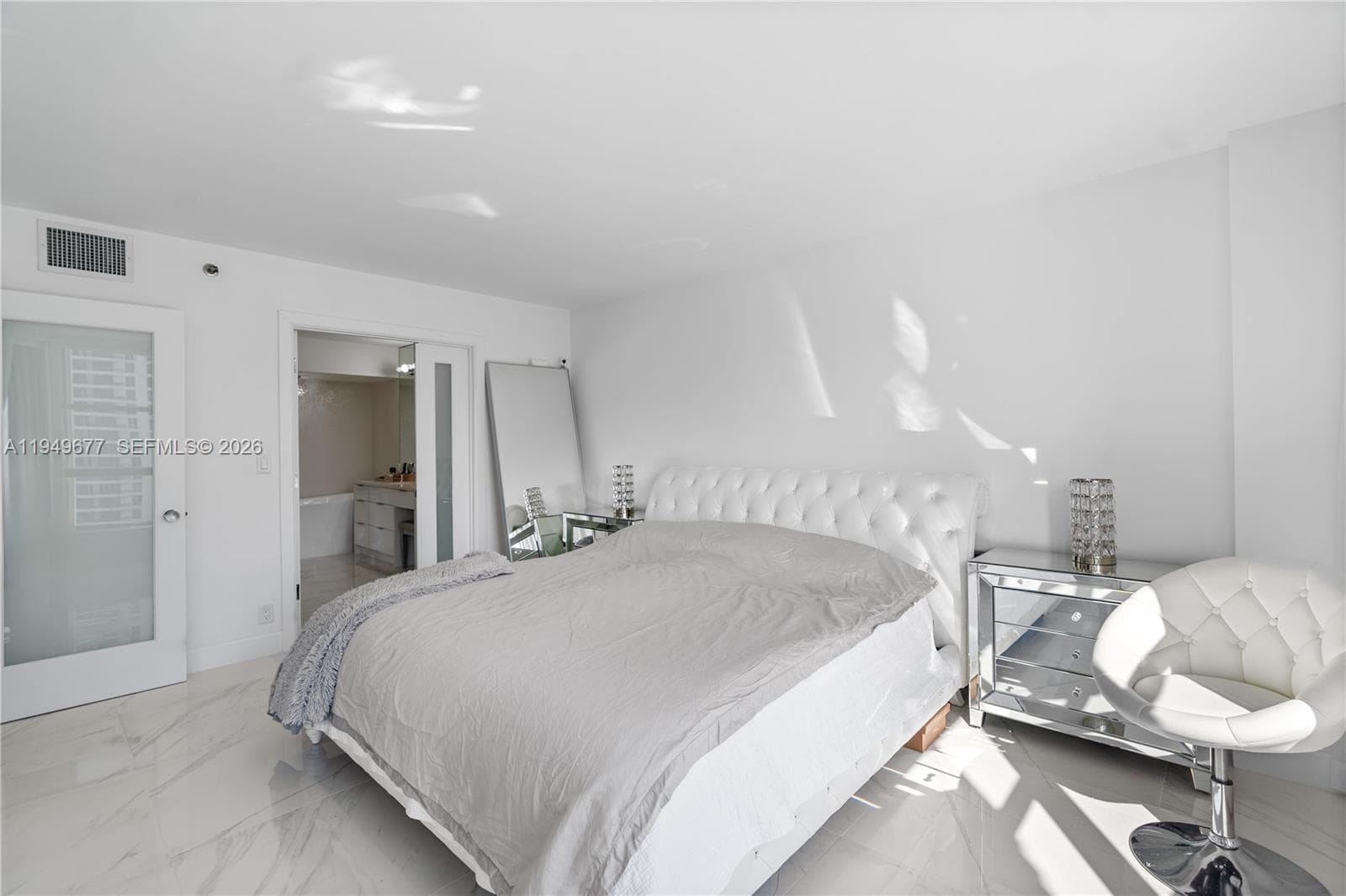 3600 Mystic Pointe Dr 1017 photo 9