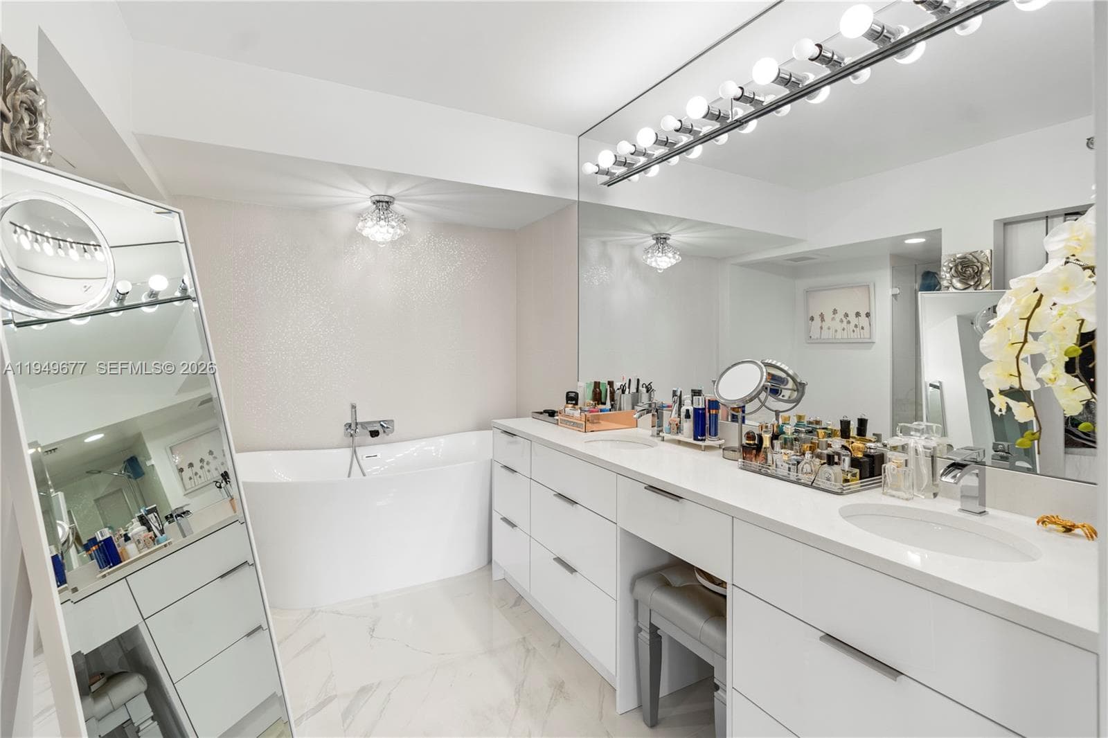 3600 Mystic Pointe Dr 1017 photo 10