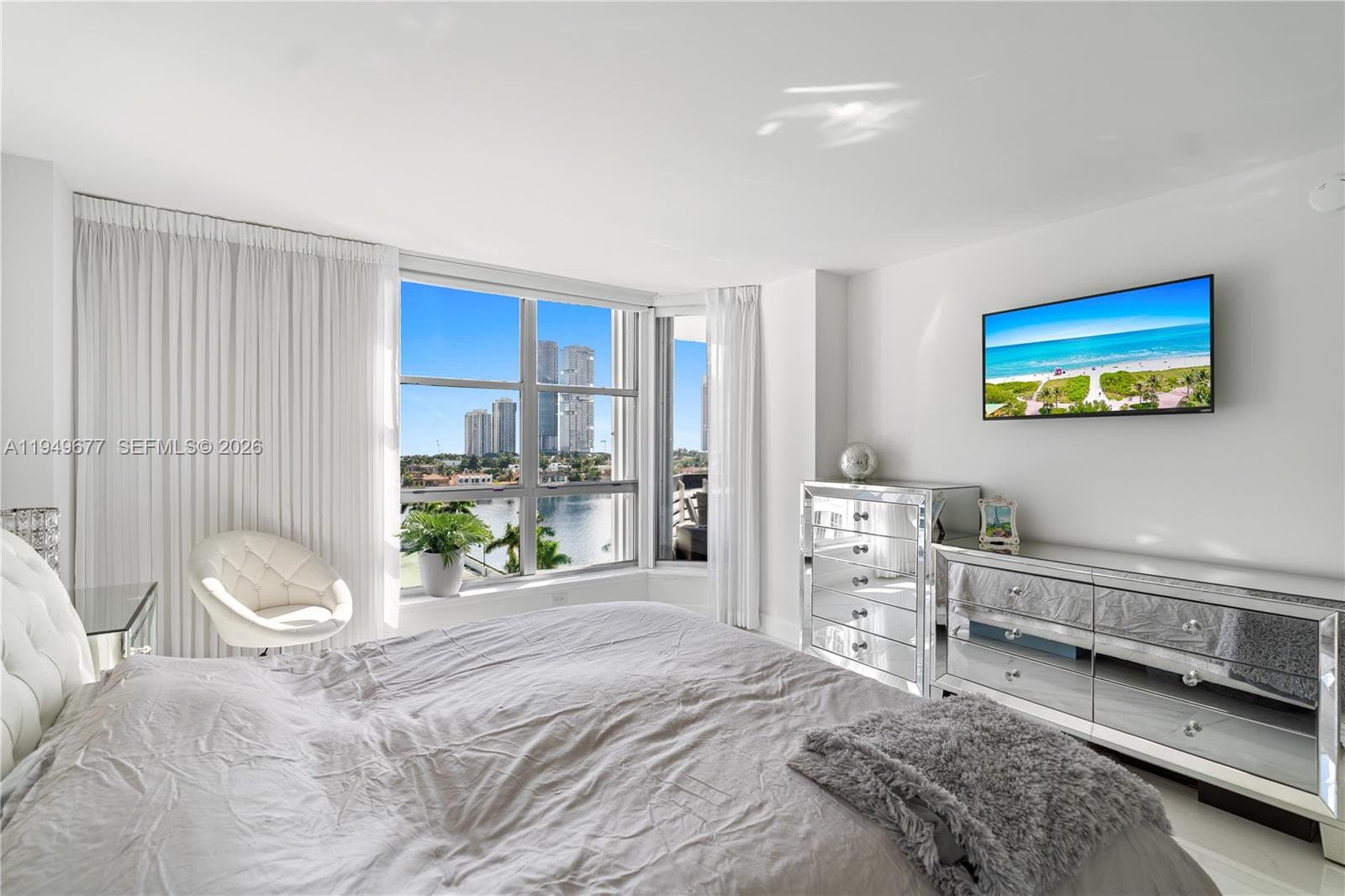 3600 Mystic Pointe Dr 1017 photo 8