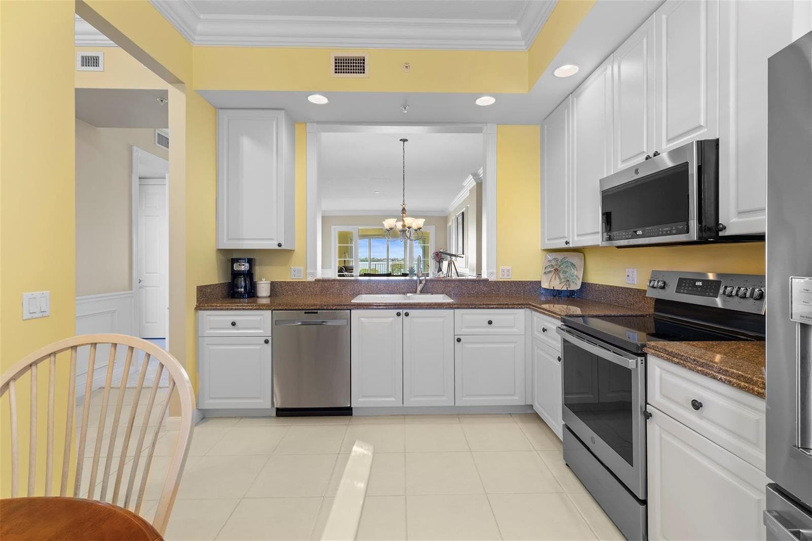 21 Harbour Isle Drive 203 photo 16