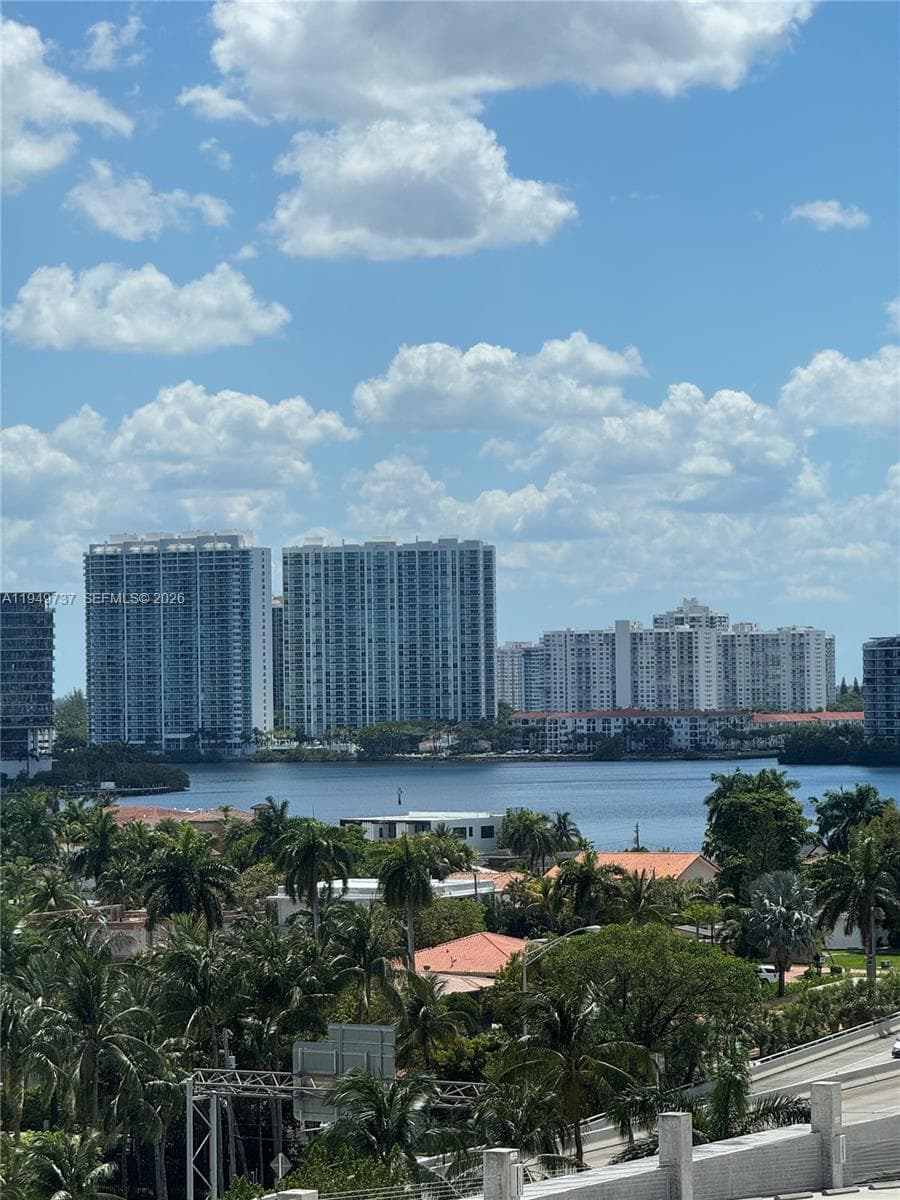19201 Collins Ave 831 photo 2