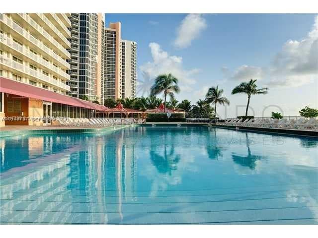 19201 Collins Ave 831 photo 13