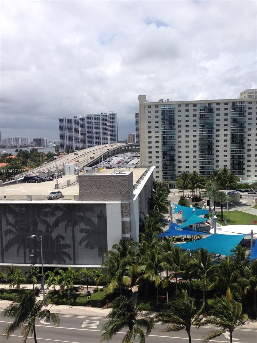 19201 Collins Ave 831 photo 3