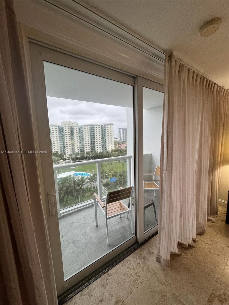 19201 Collins Ave 831 photo 1