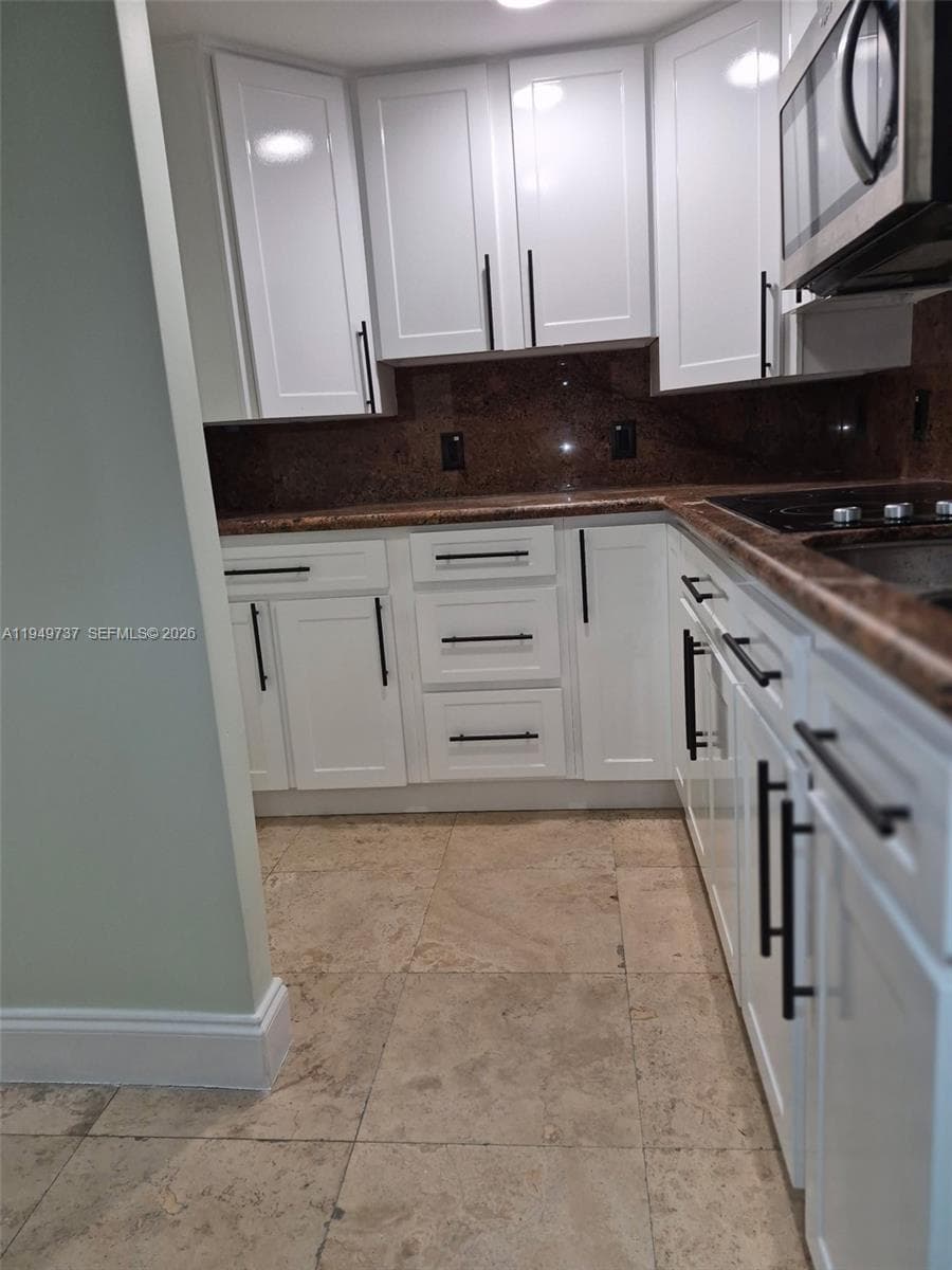 19201 Collins Ave 831 photo 5