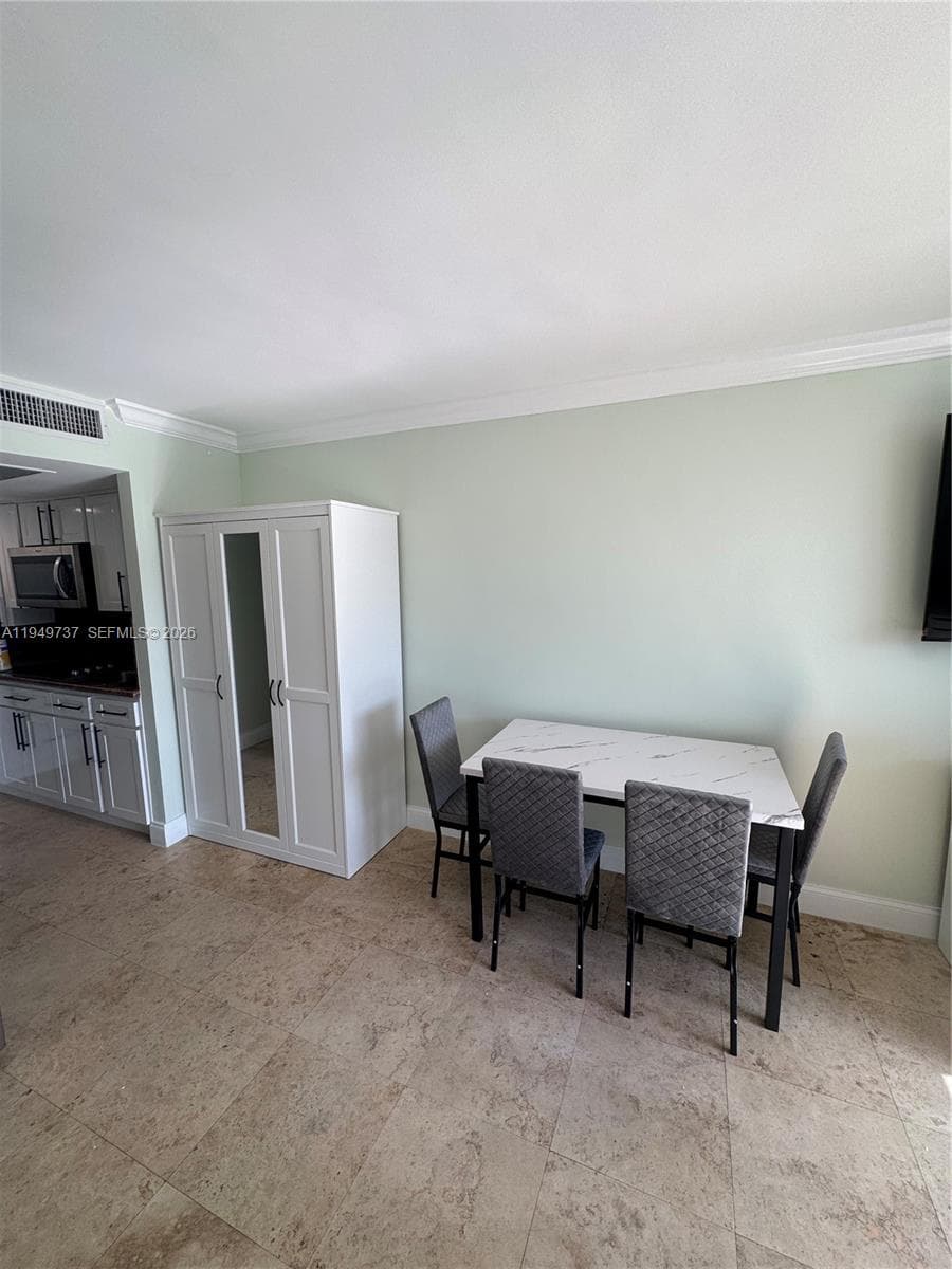 19201 Collins Ave 831 photo 9