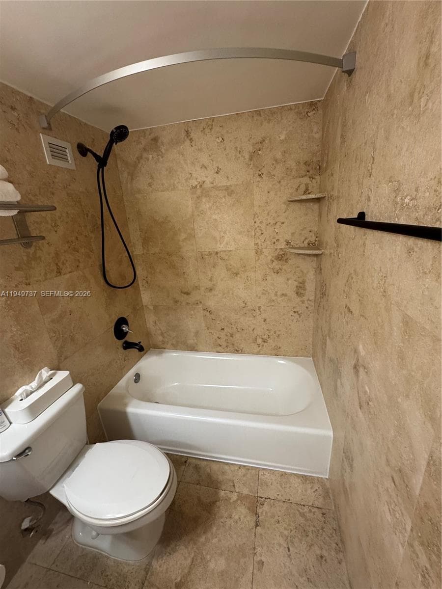 19201 Collins Ave 831 photo 11