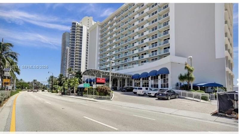19201 Collins Ave 422 photo 9