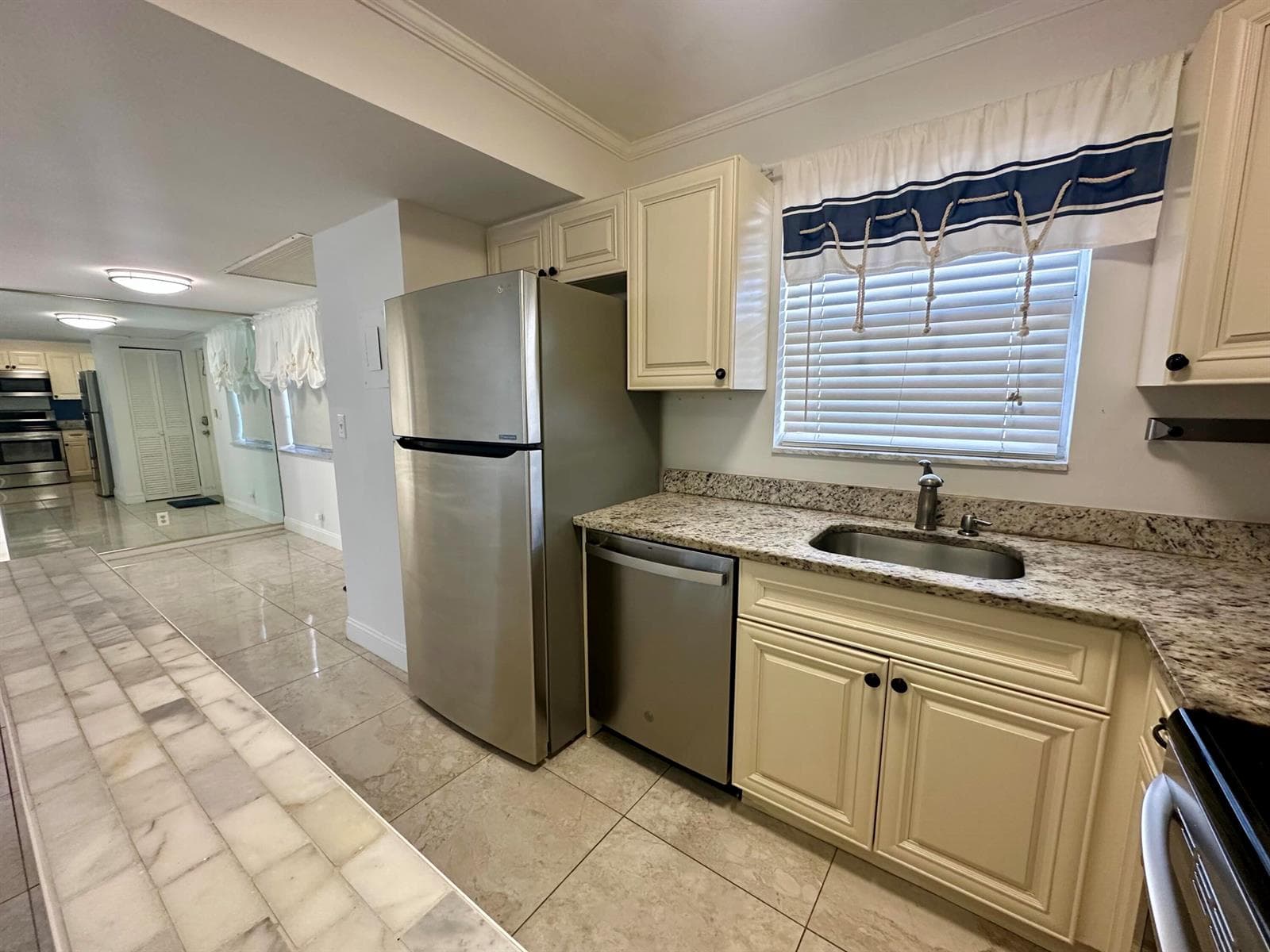 1810 New Palm Way 417 photo 2