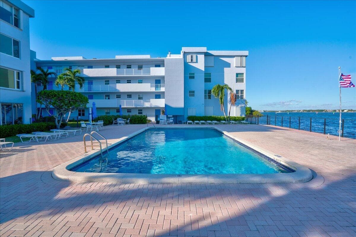 1810 New Palm Way 417 photo 1