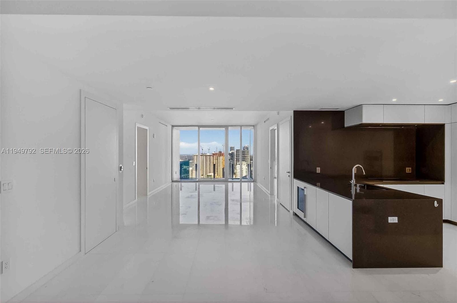 300 N Biscayne Boulevard Way 4809W photo 2