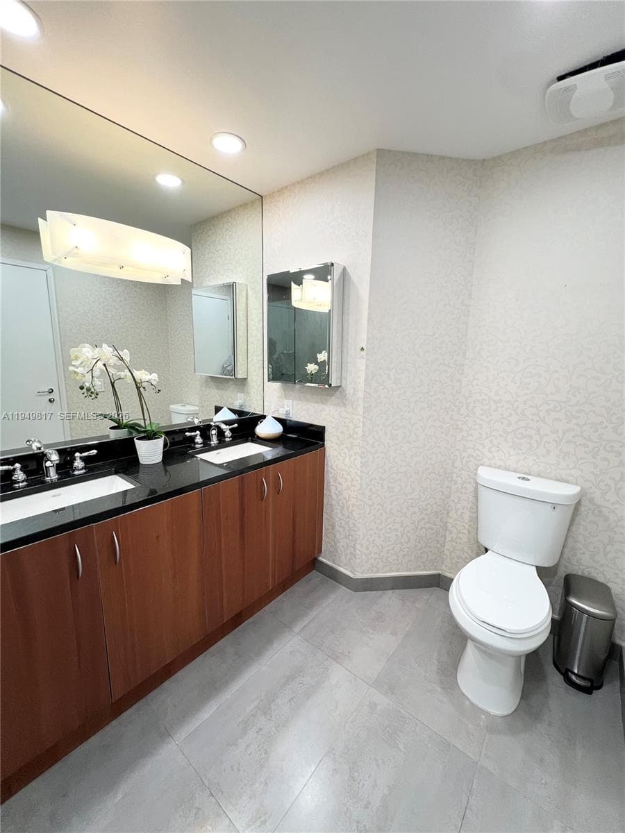 300 S Biscayne Blvd L-814 photo 6