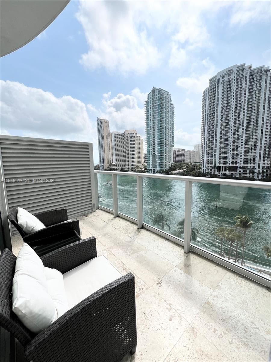 300 S Biscayne Blvd L-814 photo 3