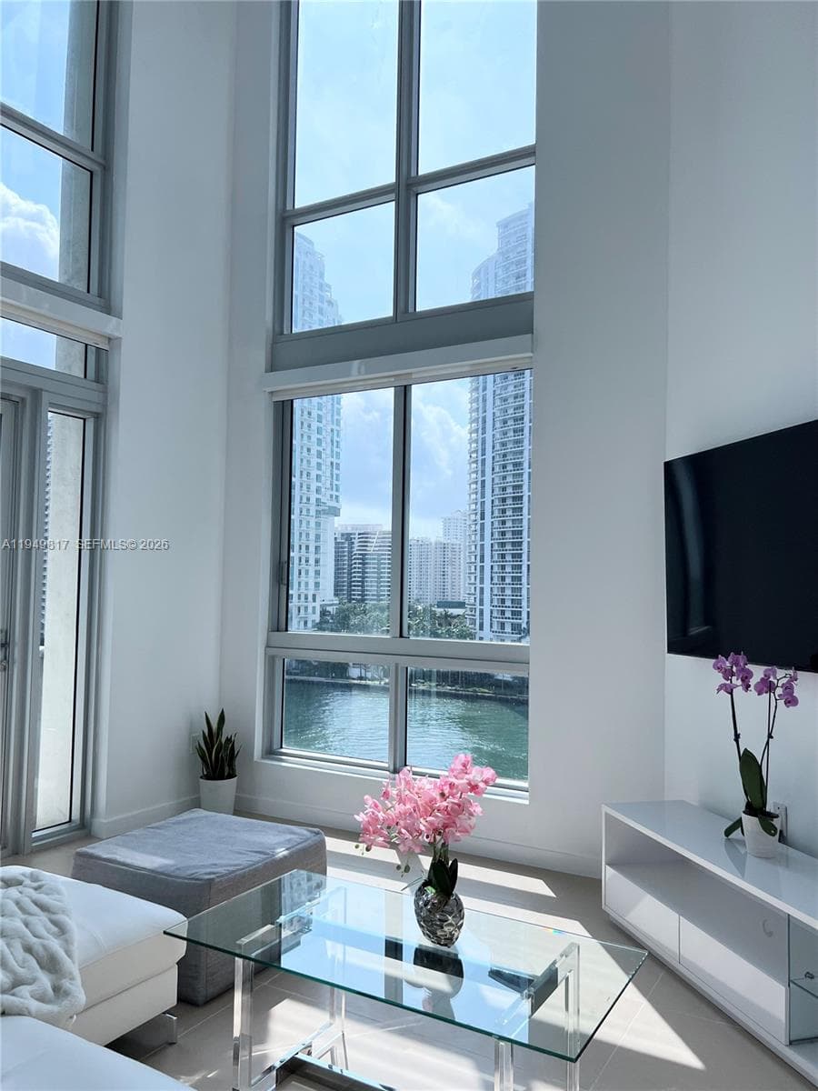 300 S Biscayne Blvd L-814 photo 20