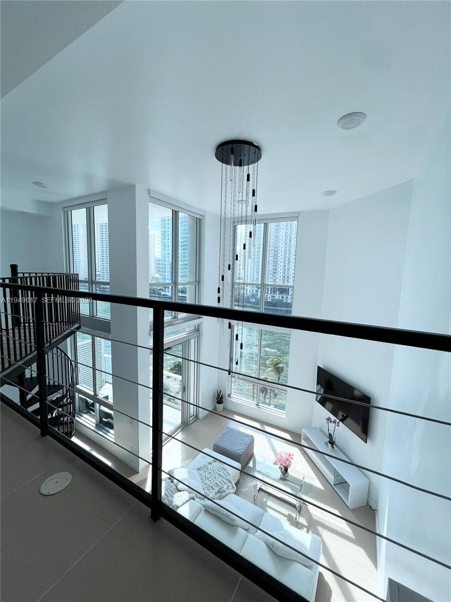 300 S Biscayne Blvd L-814 photo 10