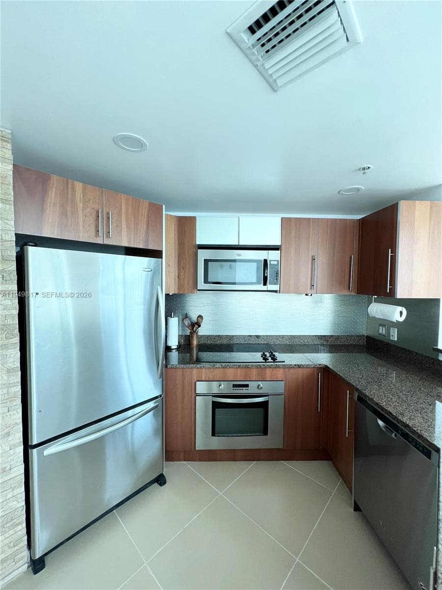300 S Biscayne Blvd L-814 photo 18