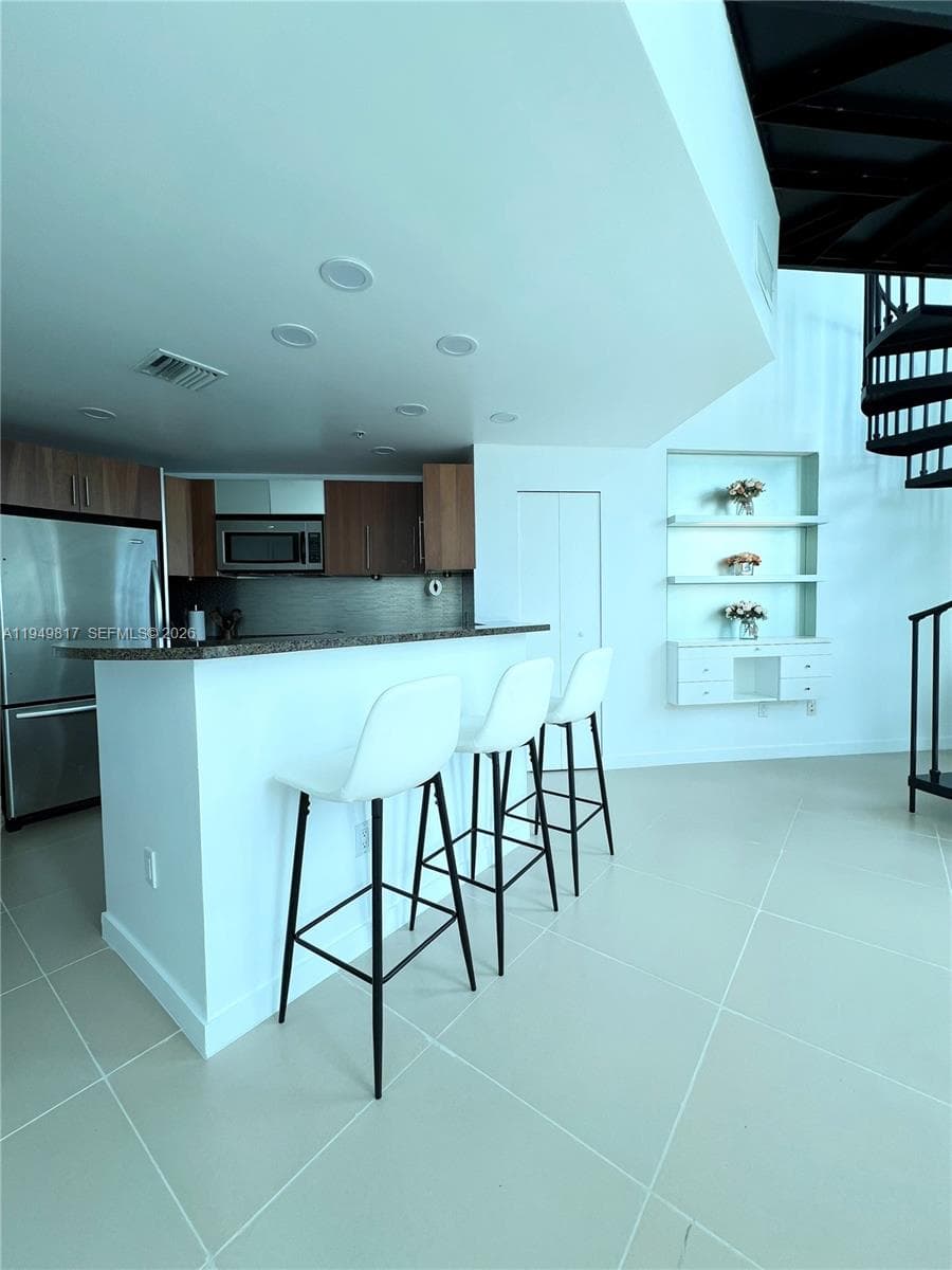 300 S Biscayne Blvd L-814 photo 19