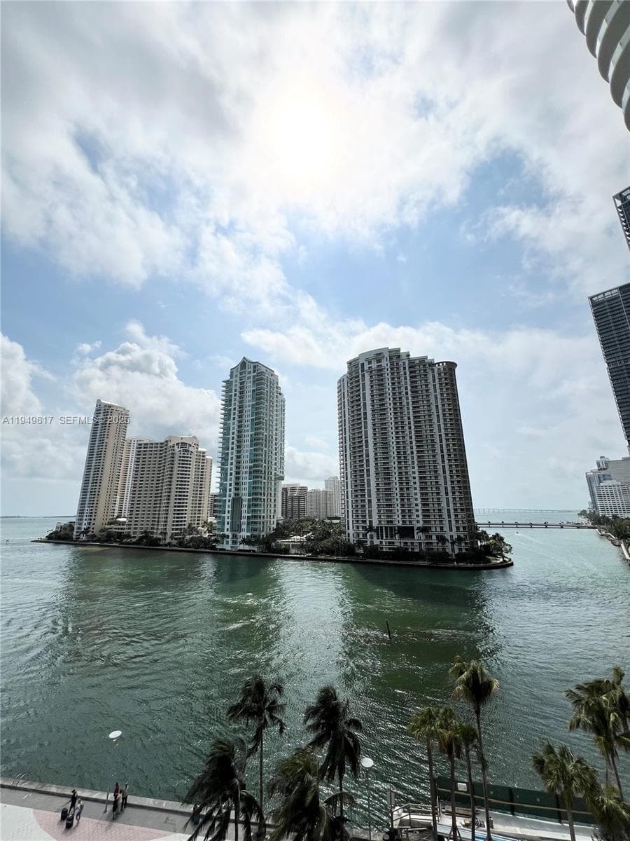 300 S Biscayne Blvd L-814 photo 4