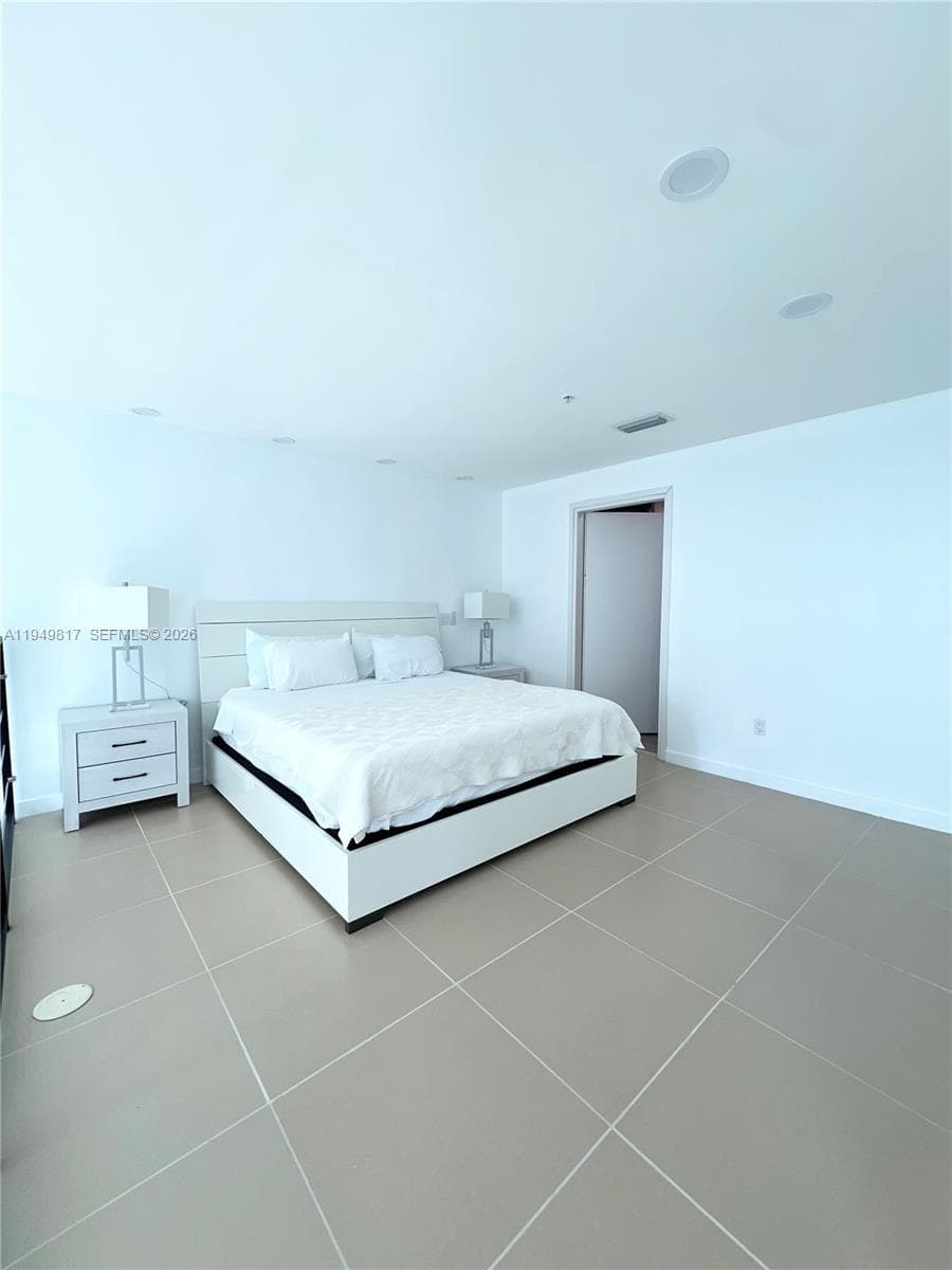 300 S Biscayne Blvd L-814 photo 8