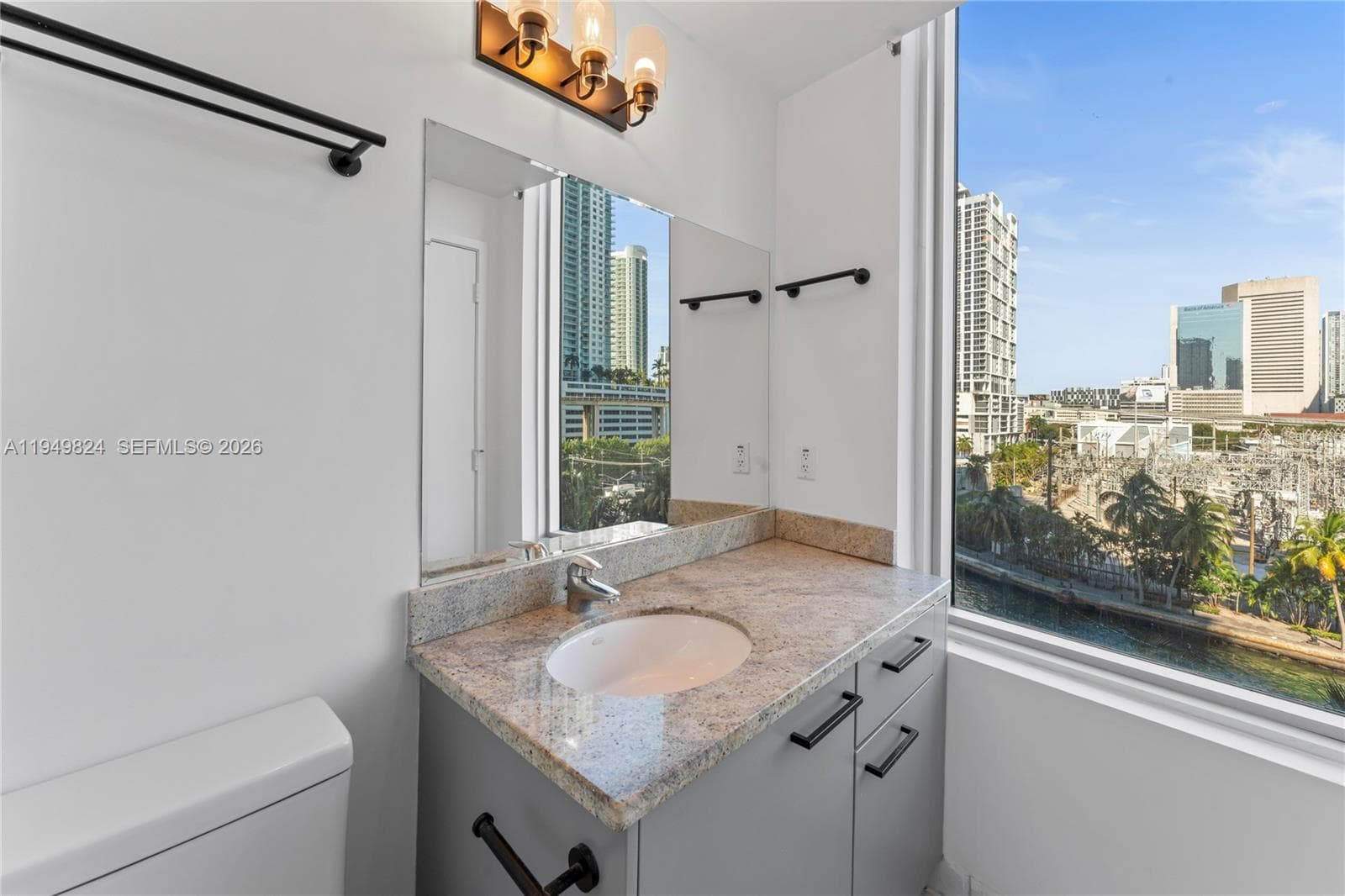 185 SW 7th St 603 photo 23