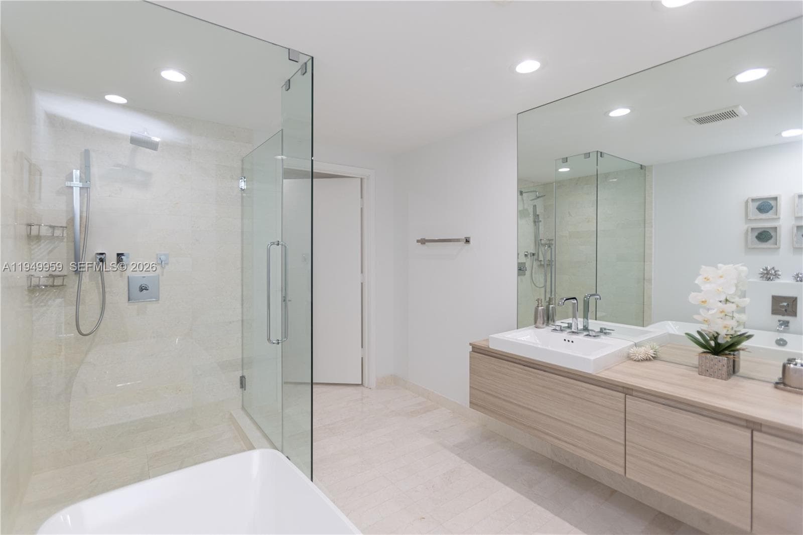 17111 Biscayne Blvd 505 photo 5