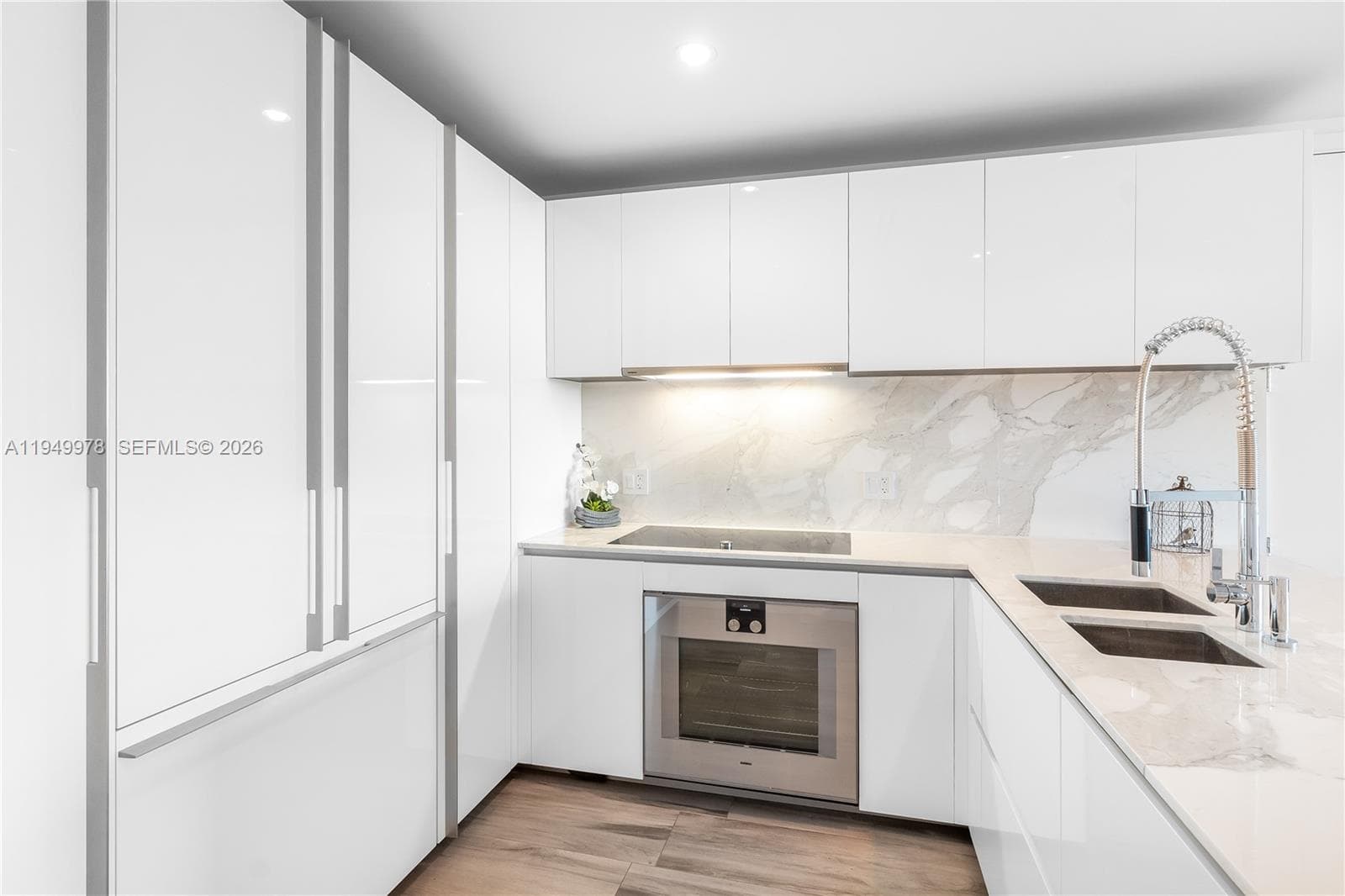 10201 Collins Ave 605 photo 9