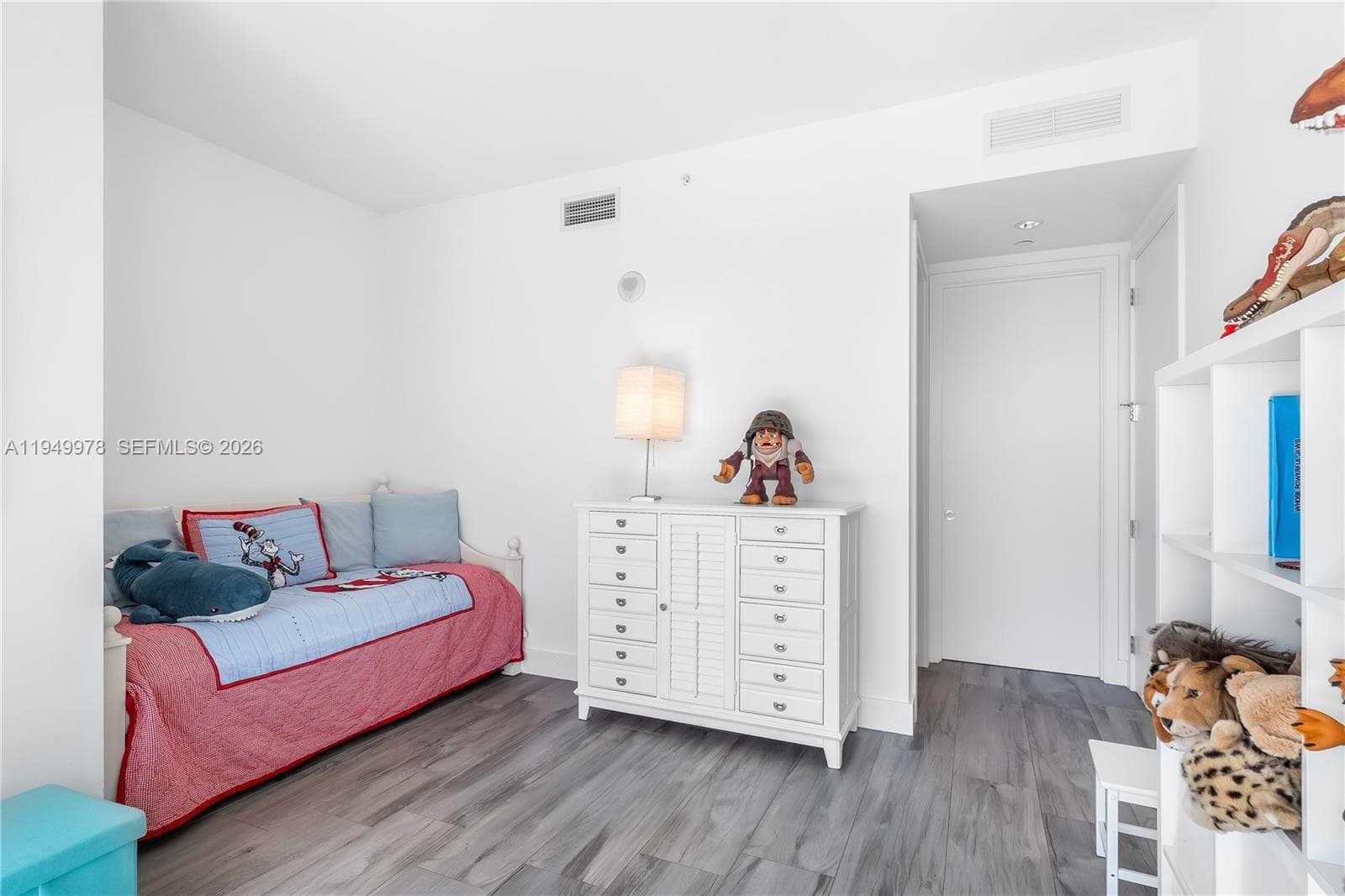10201 Collins Ave 605 photo 18