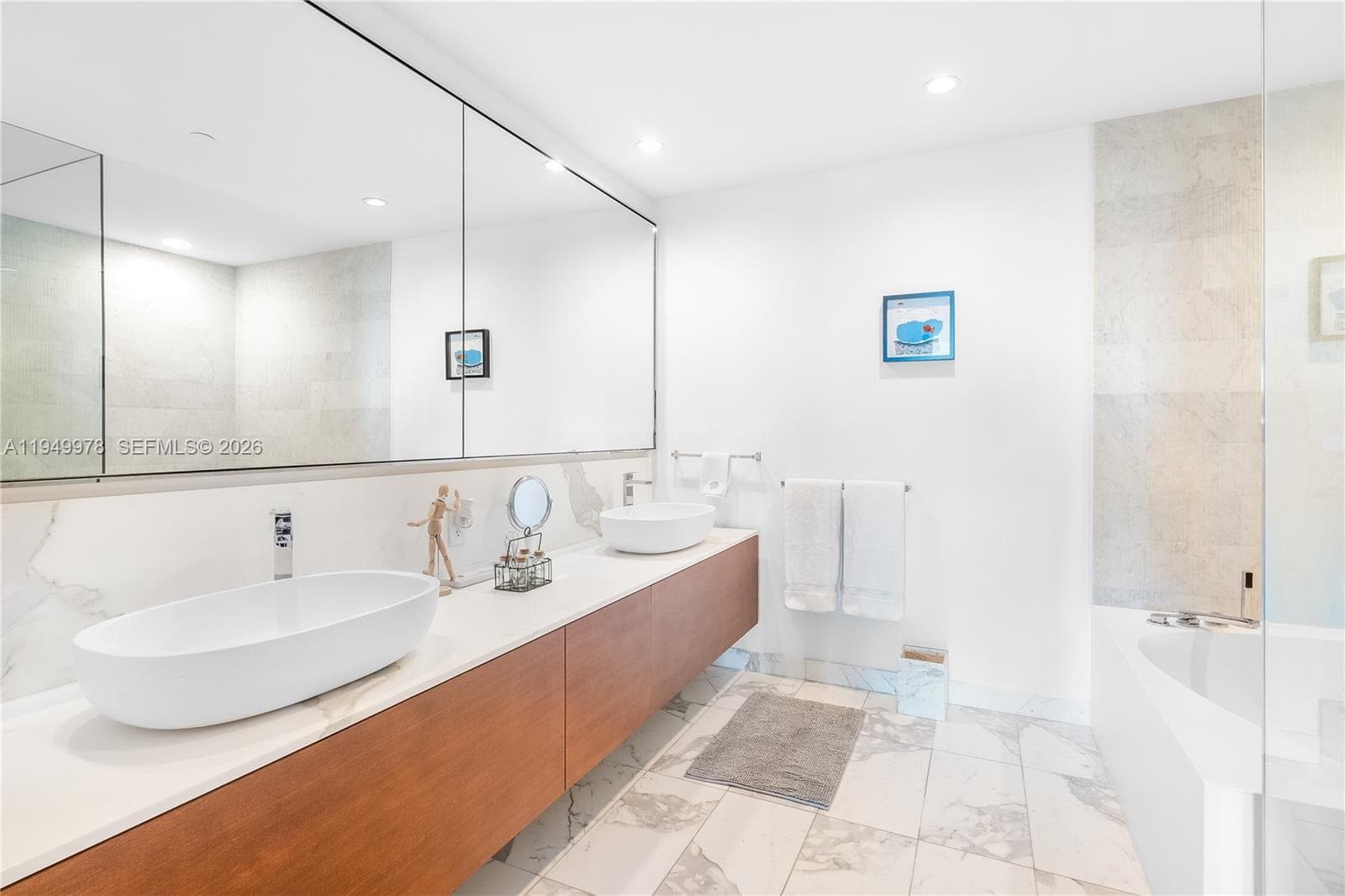 10201 Collins Ave 605 photo 15