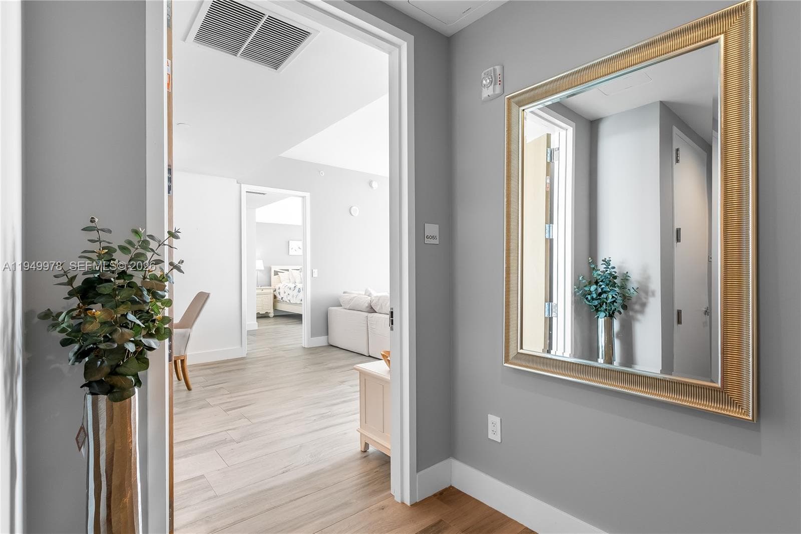 10201 Collins Ave 605 photo 4