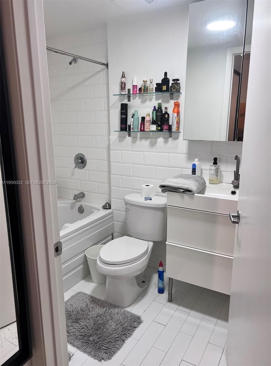 690 SW 1st Ct 2134 photo 21