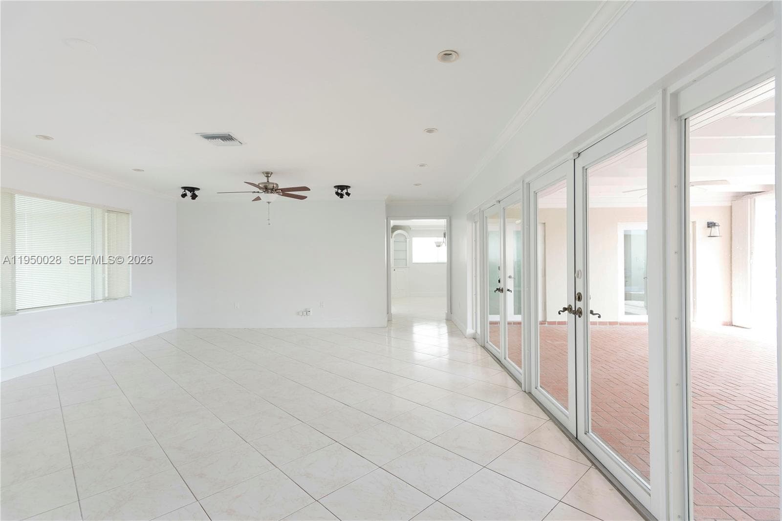 13005 Zambrana St photo 3