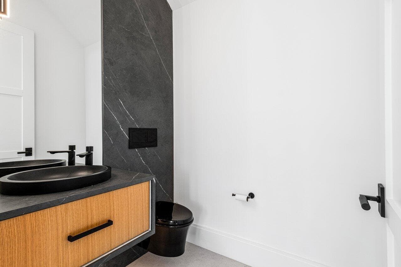 830 Lake Shore Drive photo 23