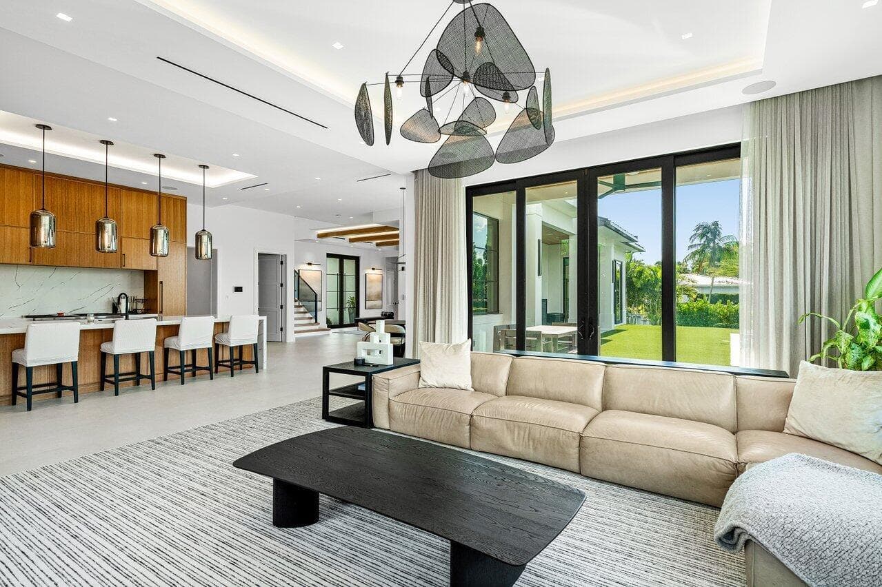830 Lake Shore Drive photo 15