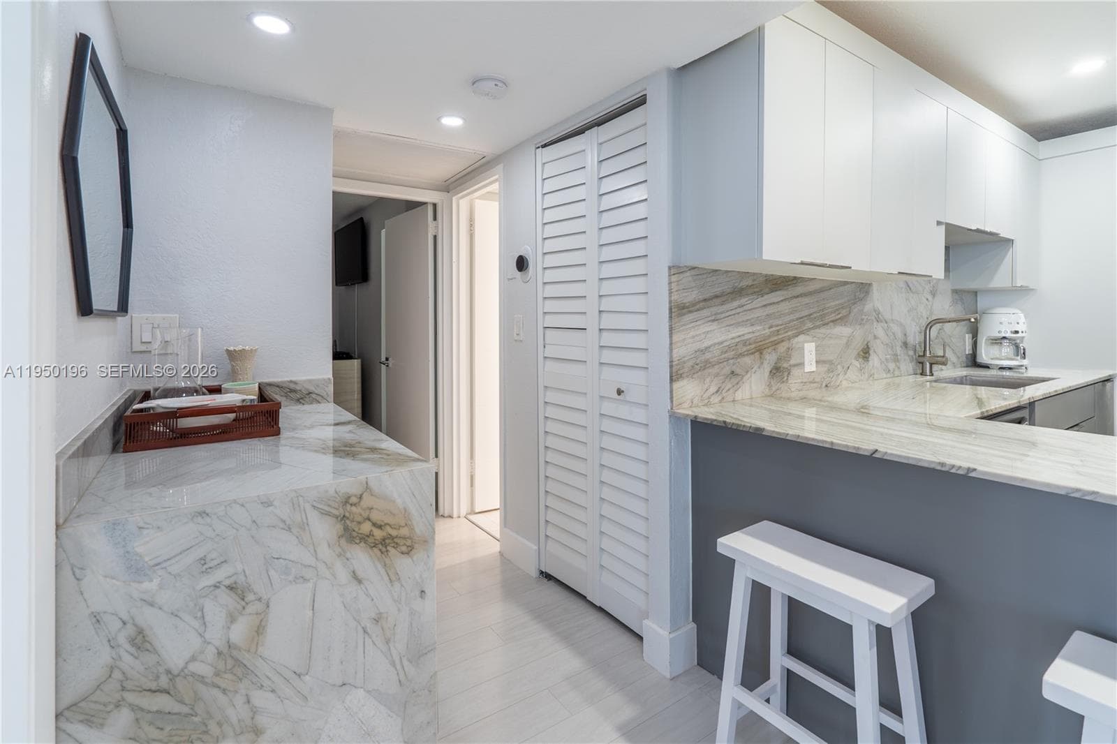 5701 Collins Ave 1417 photo 12
