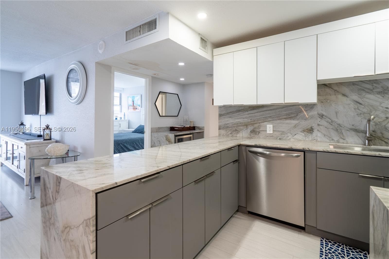 5701 Collins Ave 1417 photo 7