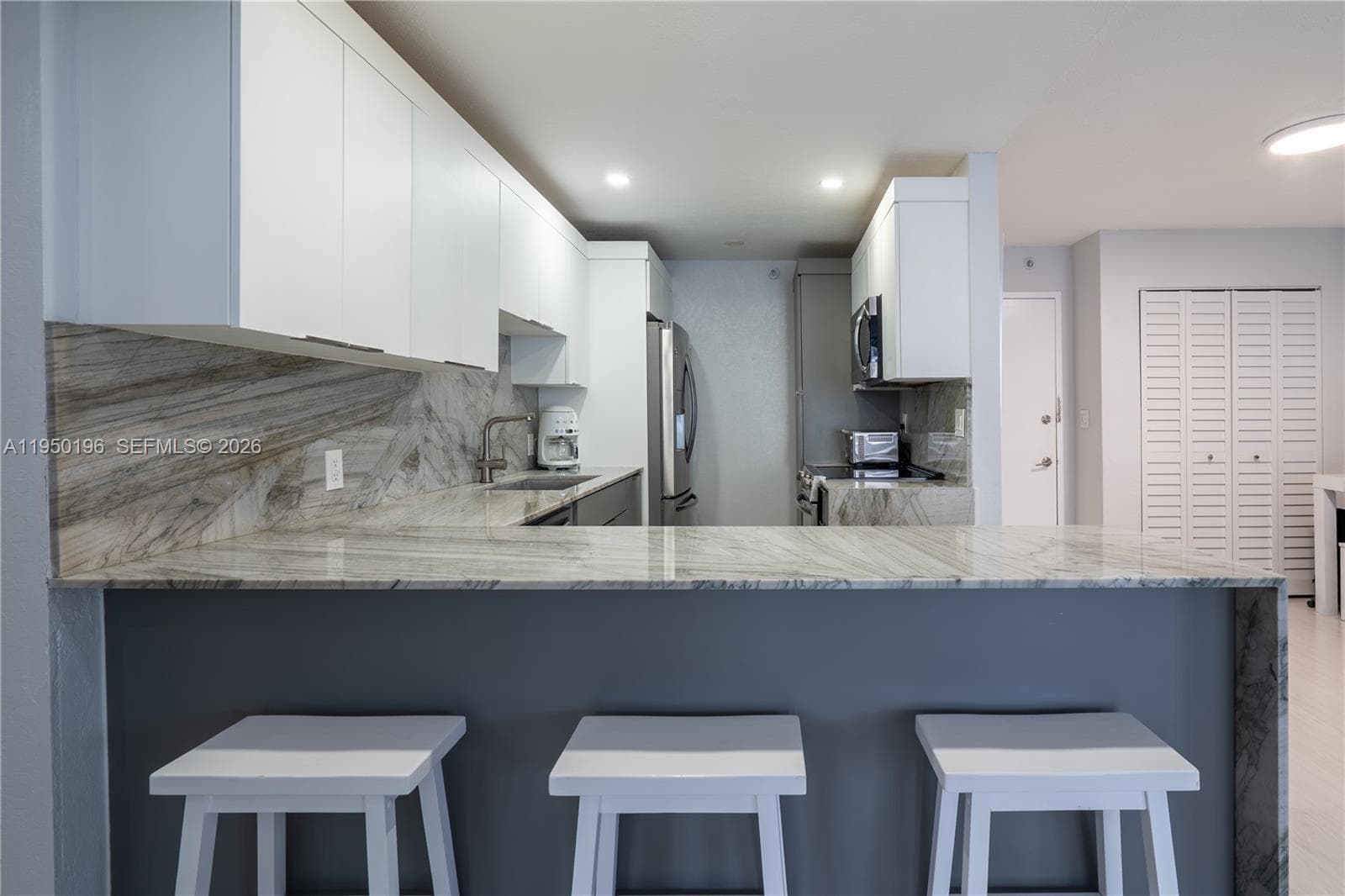 5701 Collins Ave 1417 photo 11