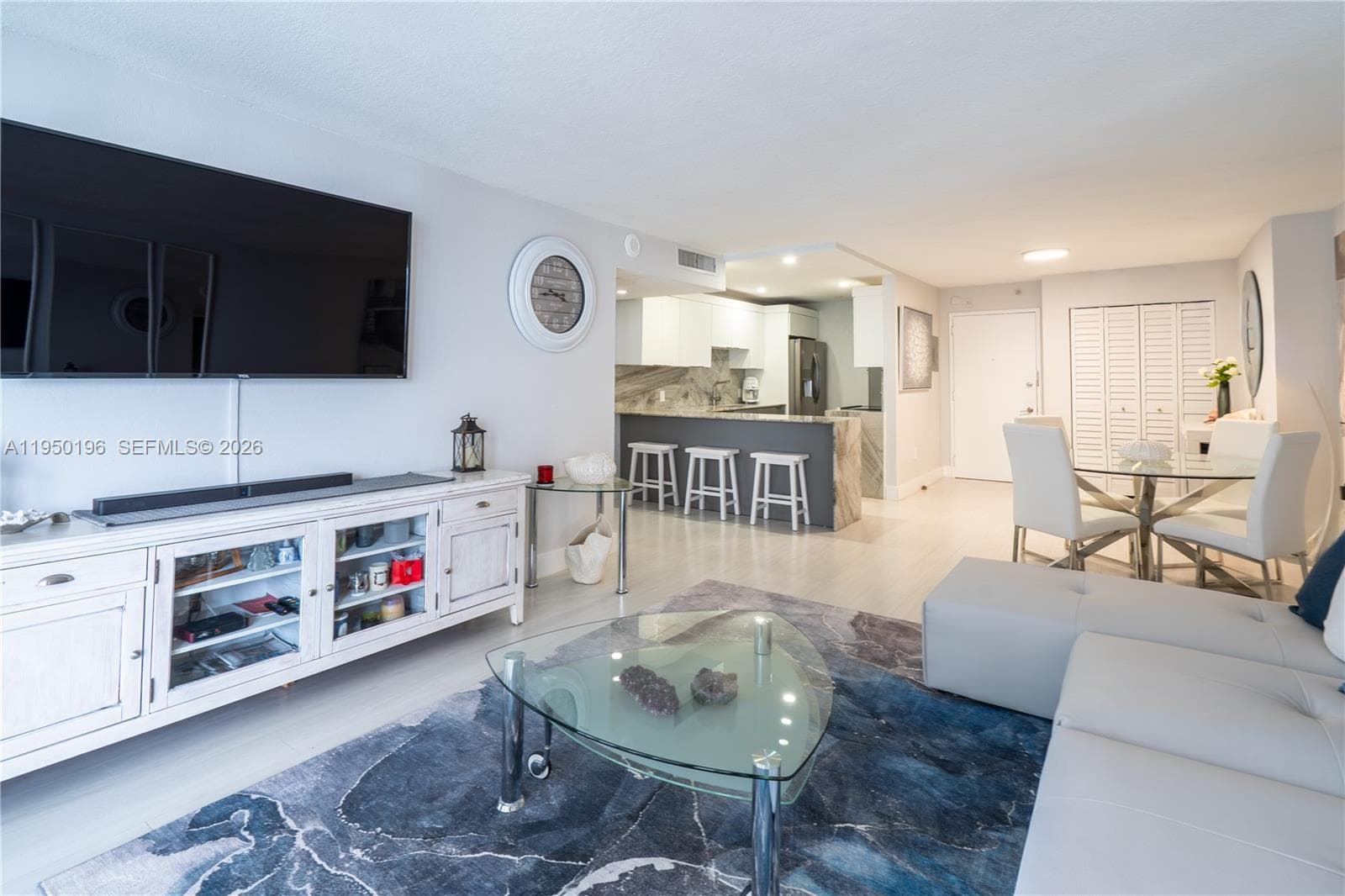 5701 Collins Ave 1417 photo 4