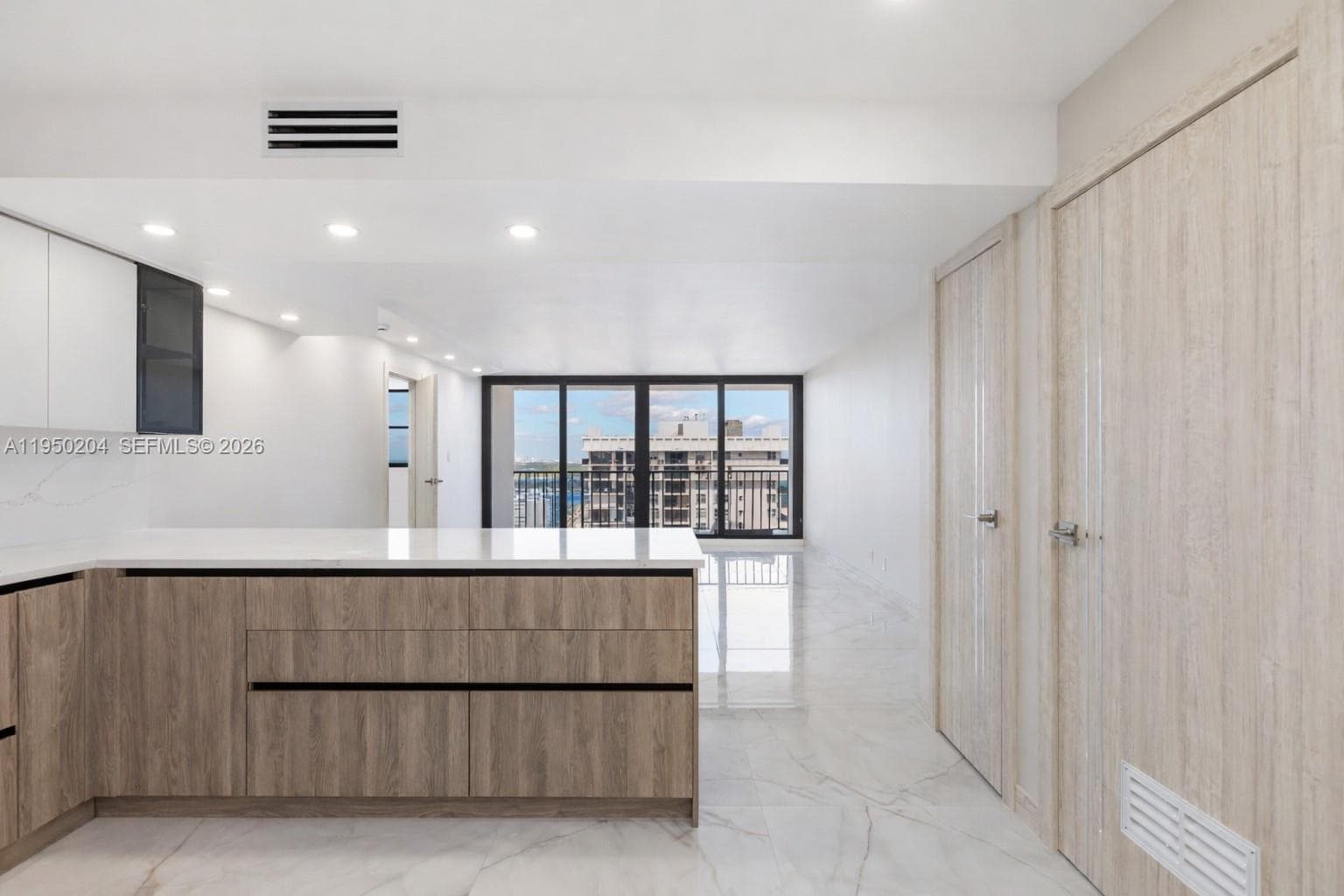 2401 S Ocean Dr PH-A4 photo 3
