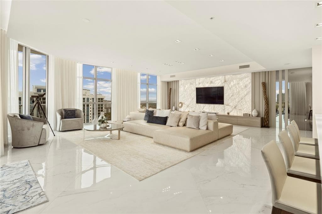 17301 Biscayne Boulevard Ph 7 photo 2