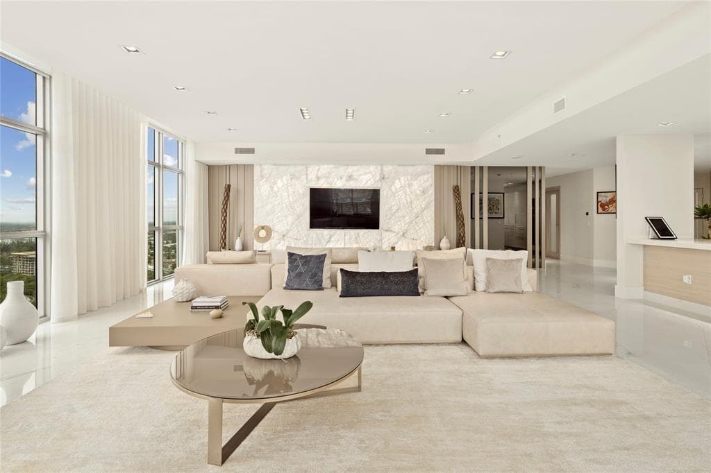 17301 Biscayne Boulevard Ph 7 photo 3