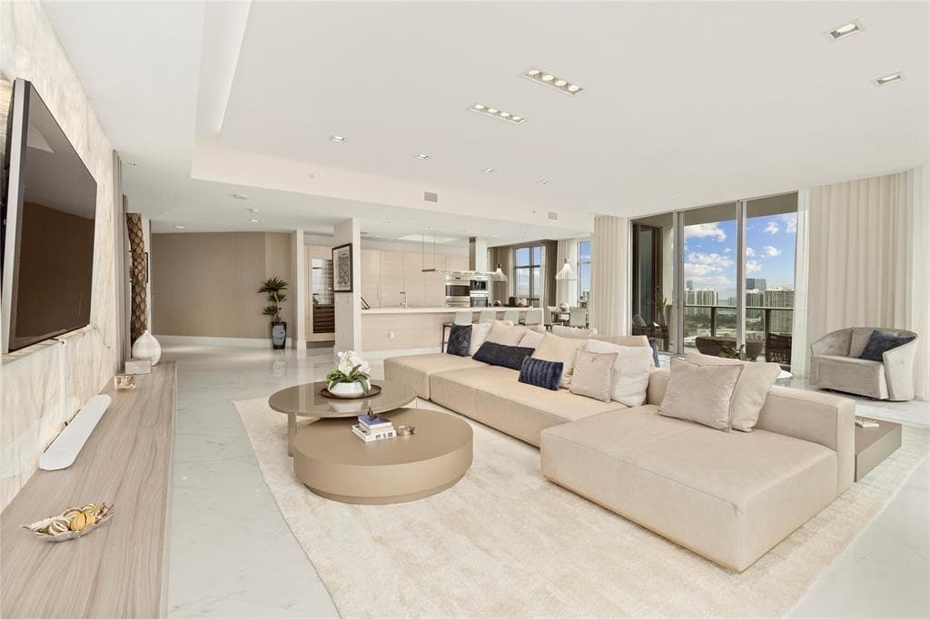 17301 Biscayne Boulevard Ph 7 photo 4