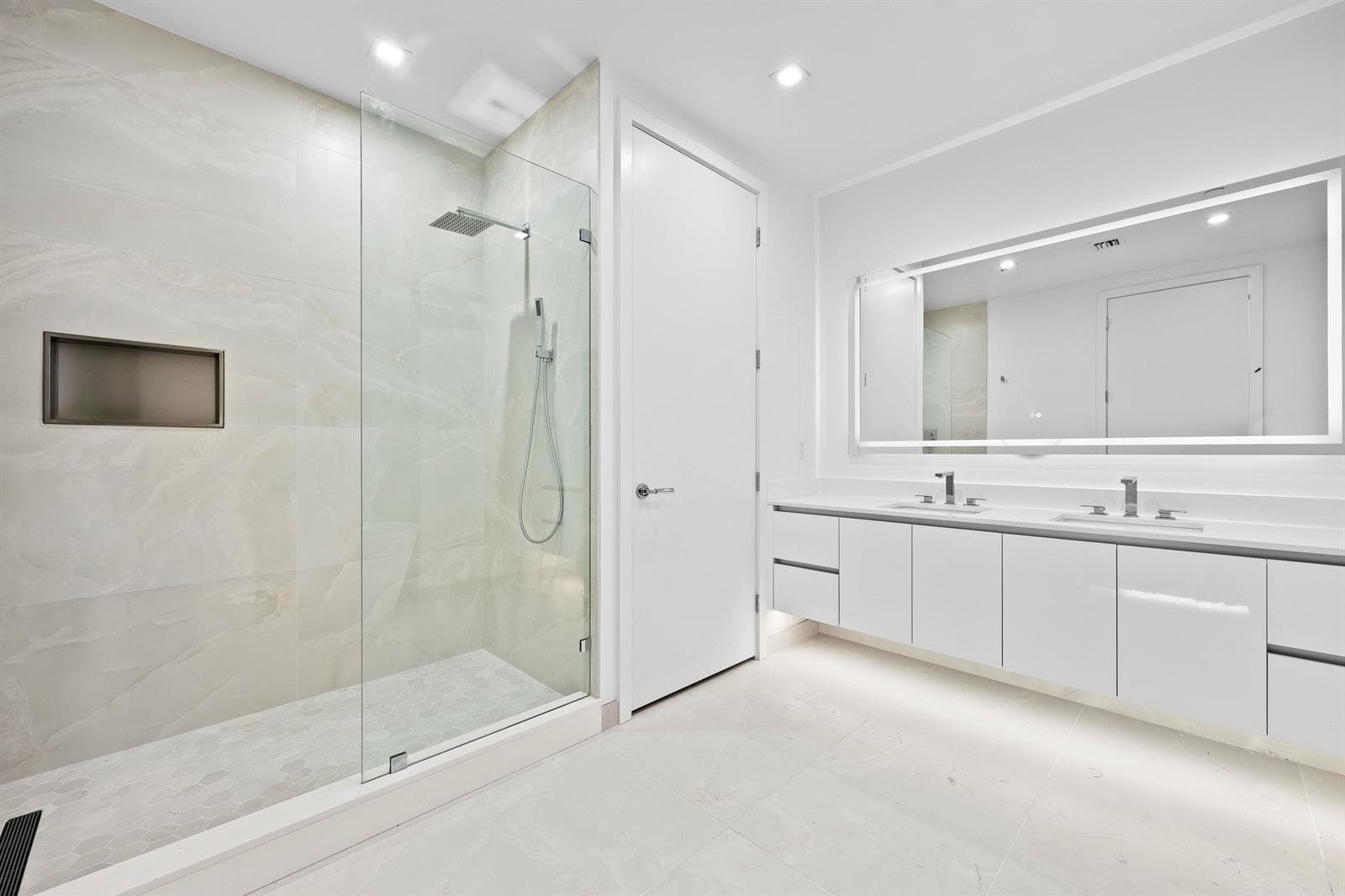 220 Lake Shore Drive 1607 photo 13